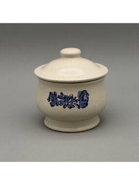 Pfaltzgraff Yorktowne Stoneware Sugar Bowl & Lid Blue Floral Design 4" Tall 7-22